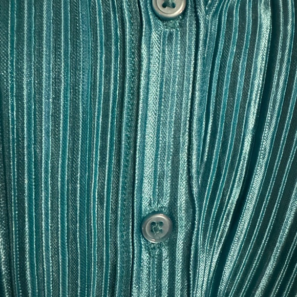GORGEOUS TEAL/TURQUOISE BUTTON FRONT BLOUSE     PLUS: 26/28    #1 - Picture 3 of 9